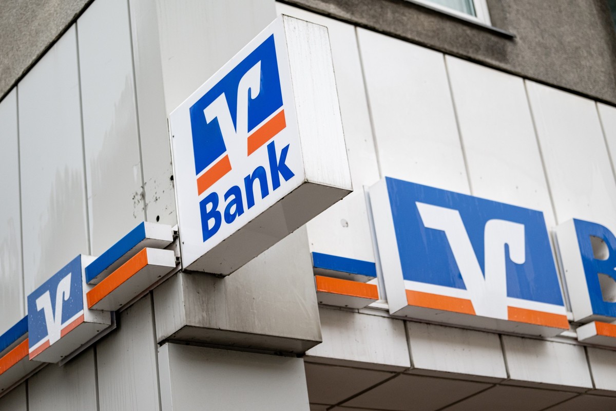 ARCHIV - 09.02.2024, Berlin: Das Logo einer Volksbank-Filiale. (zu dpa: «AfD verliert Spenden-Konto») Foto: Fabian Sommer/dpa +++ dpa-Bildfunk +++