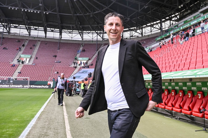 31.03.2024, Bayern, Augsburg: Fußball: Bundesliga, FC Augsburg - 1. FC Köln, 27. Spieltag, WWK-Arena. Kölns Geschäftsführer Sport Christian Keller steht vor dem Spiel im Stadion. Foto: Harry Langer/dp ...