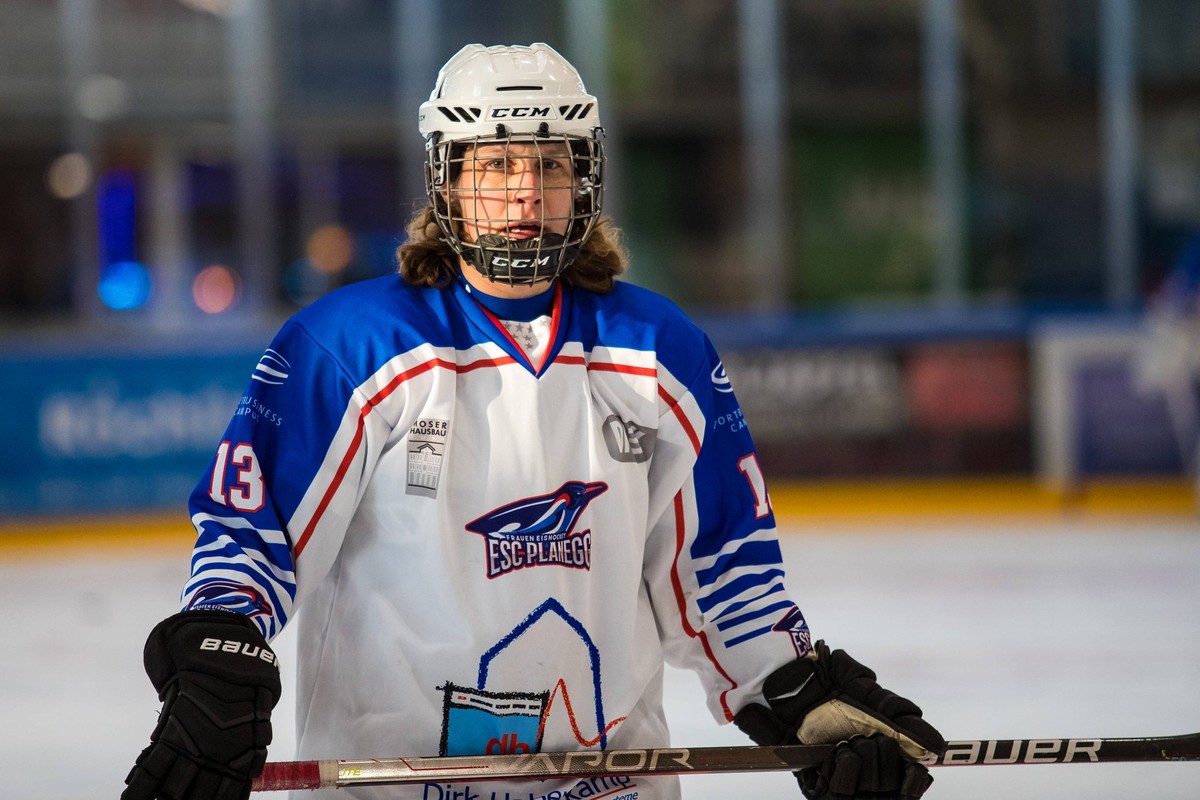 DFEL Dameneishockey Memmingen Indians vs Planegg Penguins 04.03.2023 Kathrin Lehmann ESC Planegg Penguins, 13 DFEL Dameneishockey Memmingen Indians vs Planegg Penguins am 04.03. 2023 in Memmingen, Eis ...