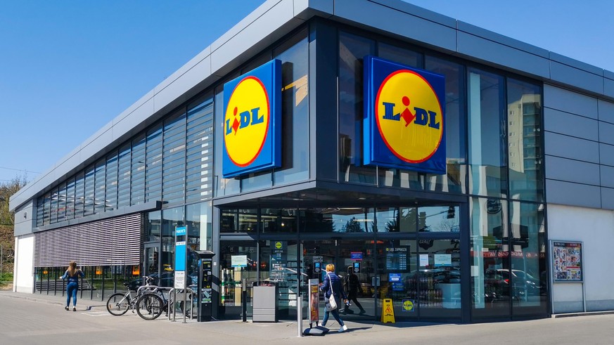 Kunden bei Lidl konnten sich bisher über ein großes Fleisch-Angebot freuen: Produkte wie Beef, Filet oder Steak von Sorten wie Rind, Schwein, Geflügel oder Lamm konnten sich die Kunden in den Warenkor ...