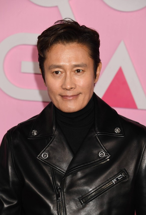 LOS ANGELES, CA - DECEMBER 12: Lee Byung-hun AT THE Netflix Squid Game S2 LA Premiere and Fan Event at Los Angeles City College on December 12, 2024 in Los Angeles, California. Copyright: xJeffreyxMay ...