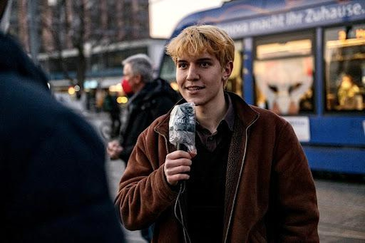 Lukas Gress ist 19 Jahre alt und in Freiburg und bundesweit bei Fridays for Future für eine sozial-ökologische Wende engagiert.