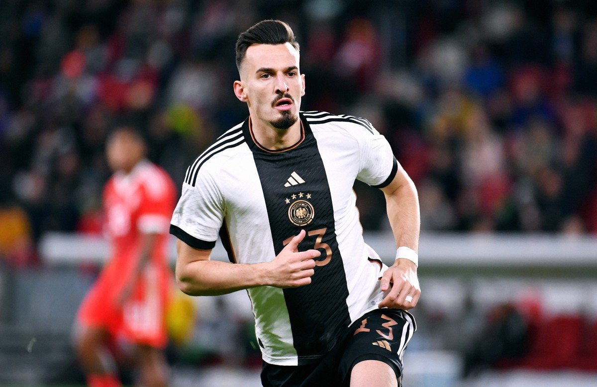 Fussball, Herren, Deutschland, Nationalmannschaft, Länderspiel, Mewa-Arena Mainz: Deutschland - Peru 2:0 Mergim Berisha GER. Aktion, Einzelbild. DFB REGULATIONS PROHIBIT ANY USE OF PHOTOGRAPHS AS IMAG ...