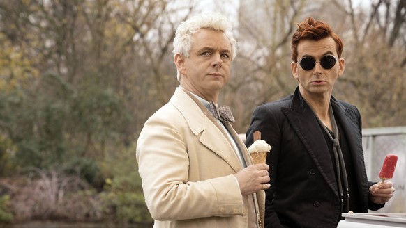 GOOD OMENS 2019- mini serie TV creee par Neil Gaiman et Terry Pratchett saison 1 Michael Sheen David Tennant. BBC Studios - Amazon Studios - Narrativia - Salt River Studios - The Blank Corporation / D ...