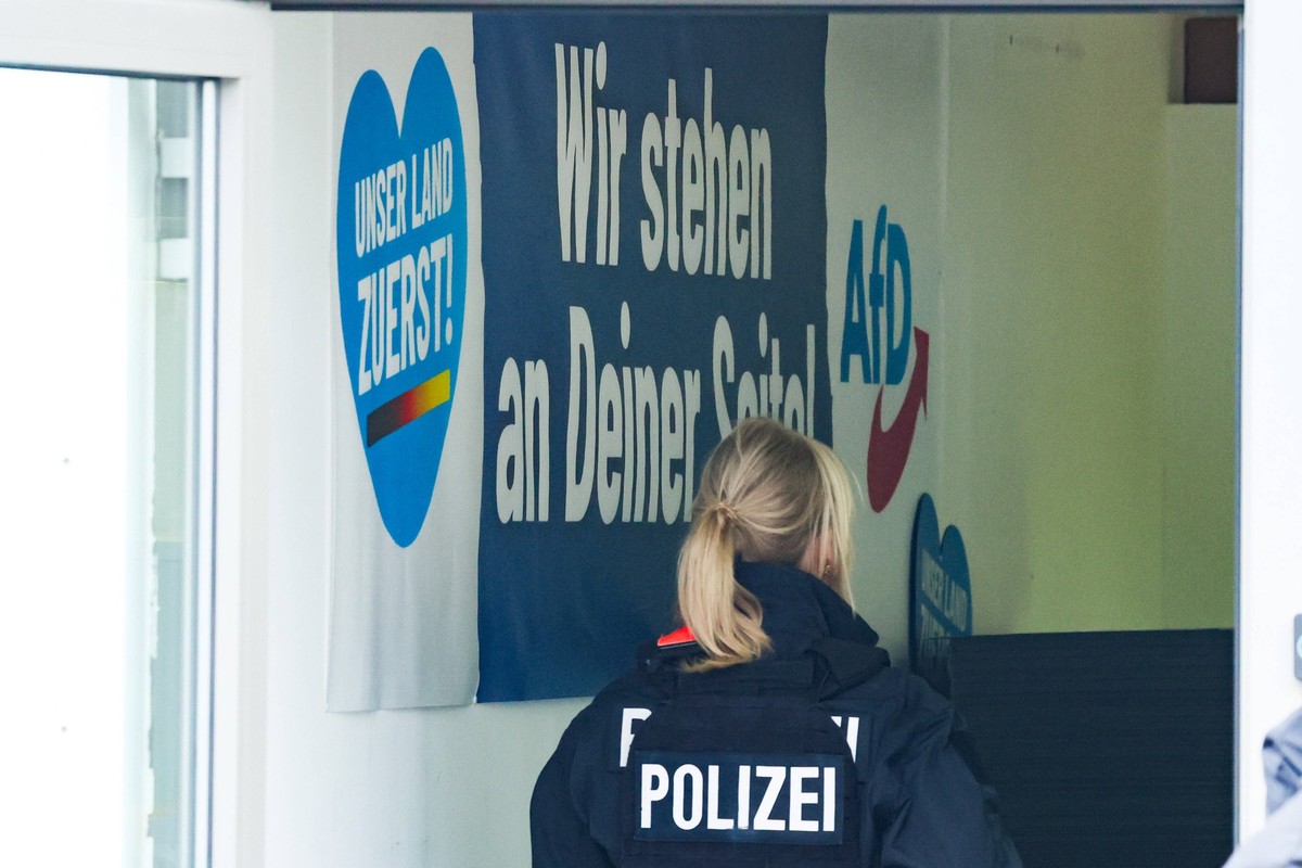 Niedersachsen, Hannover, Razzia bei der AfD: Staatsanwaltschaft Hannover durchsucht Parteizentrale, *** Lower Saxony, Hanover, raid on the AfD Hanover public prosecutors office searches party headquar ...