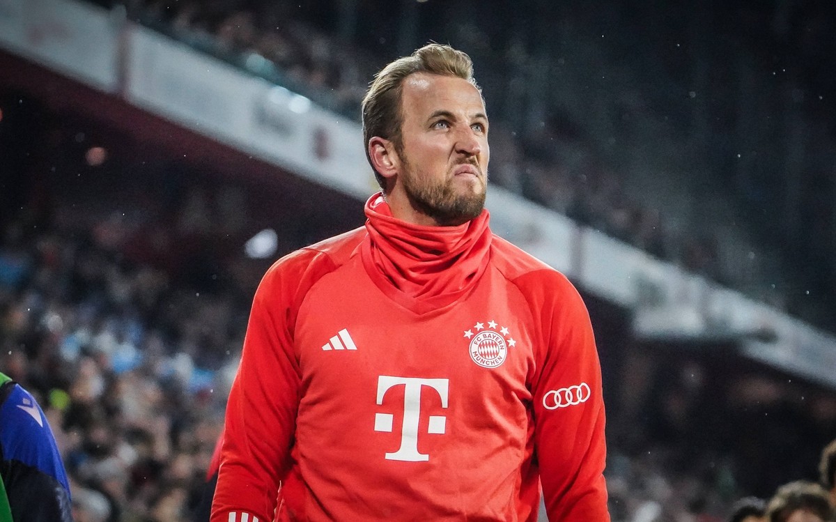 FC Basel - FC Bayern M�nchen Fu�ball: Freundschaftsspiel 2023/2024 KW01, FC Basel - FC Bayern M�nchen, St. Jakob Park: Bayerns Harry Kane mit unzufriedenem Gesichtsausdruck *** FC Basel FC Bayern Muni ...