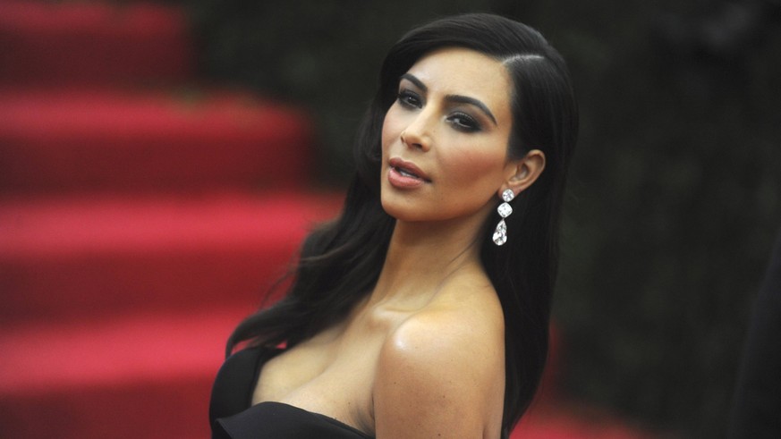 Kim Kardashian bei der Charles James: Beyond Fashion Costume Institute Gala im Metropolitan Museum of Art. New York, 05.05.2014

Kim Kardashian at the Charles James BEYOND Fashion costume Institute  ...