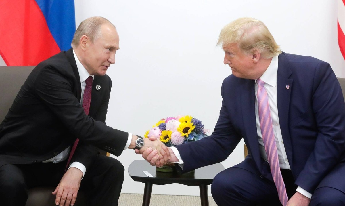 News Themen der Woche KW26 News Bilder des Tages June 28, 2019. - Japan, Osaka. - Russian President Vladimir Putin and U.S. President Donald Trump right during a bilateral meeting at the Group of 20 G ...