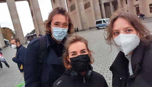 Unsere beiden Reporterinnen Luisa-Marie und Franziska sowie unser Reporter Leo sind für euch unterwegs beim Klimastreik und nehmen euch mit.