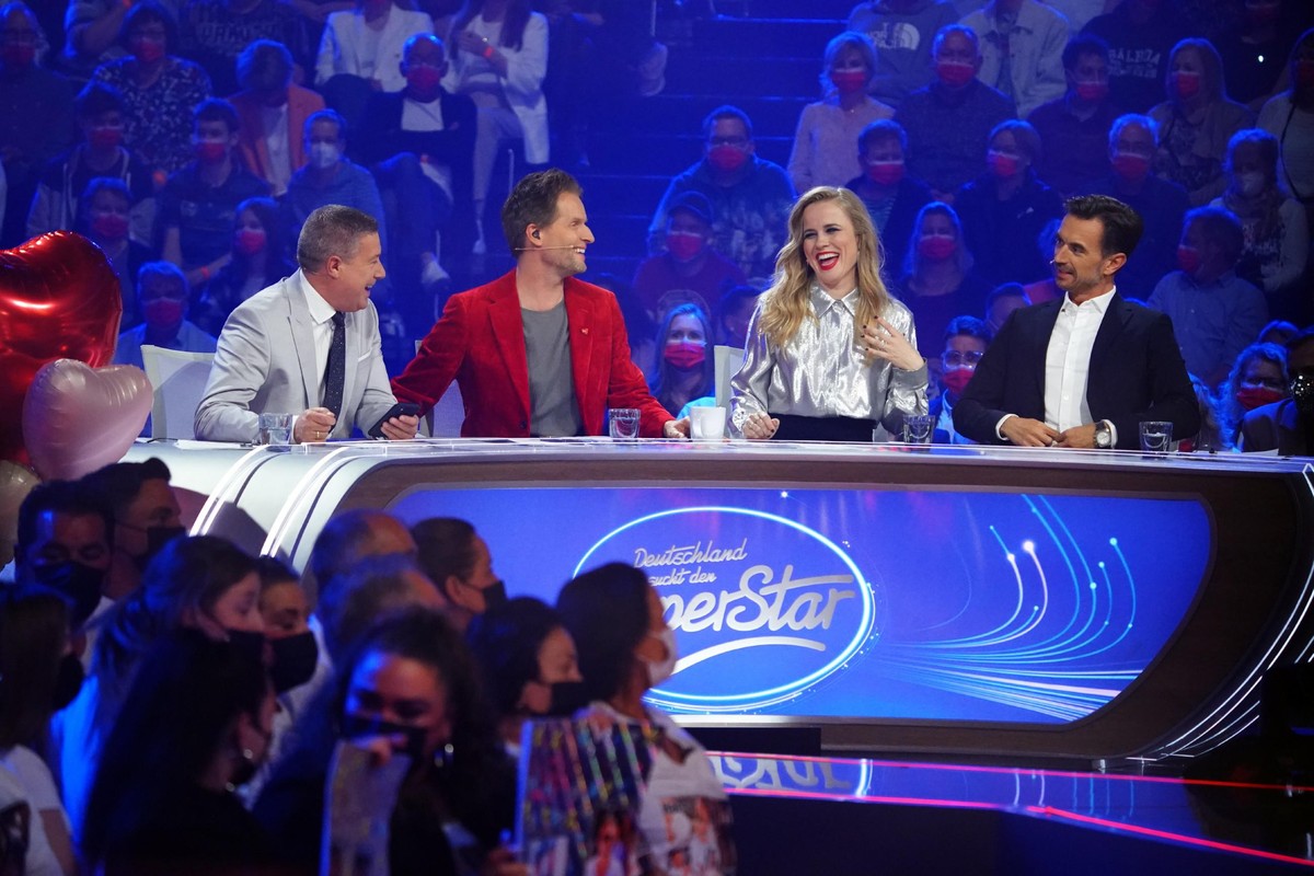 Die Jury mit Florian Silbereisen (r.), Ilse DeLange und Toby Gad plus Gast-Juror Joachim Llambi (l.).
Die Verwendung des sendungsbezogenen Materials ist nur mit dem Hinweis und Verlinkung auf RTL+ ge ...