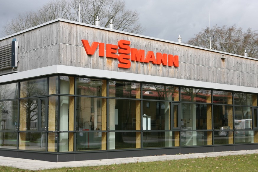 Logo der Firma Viessmann an einer Filiale in Hamburg 01.04.2020 *** Logo of the Viessmann company at a branch in Hamburg 01 04 2020