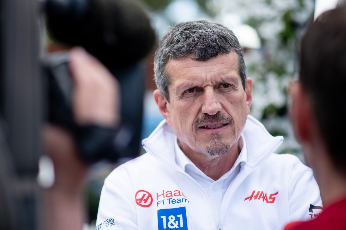 Guenther Steiner (Haas F1 Team, Teamchef) beim Interview, AUS, Formel 1 Grand Prix von Australien, Albert Park Circuit Melbourne, Pre-Events, 07.04.2022 Foto: Eibner/Memmler