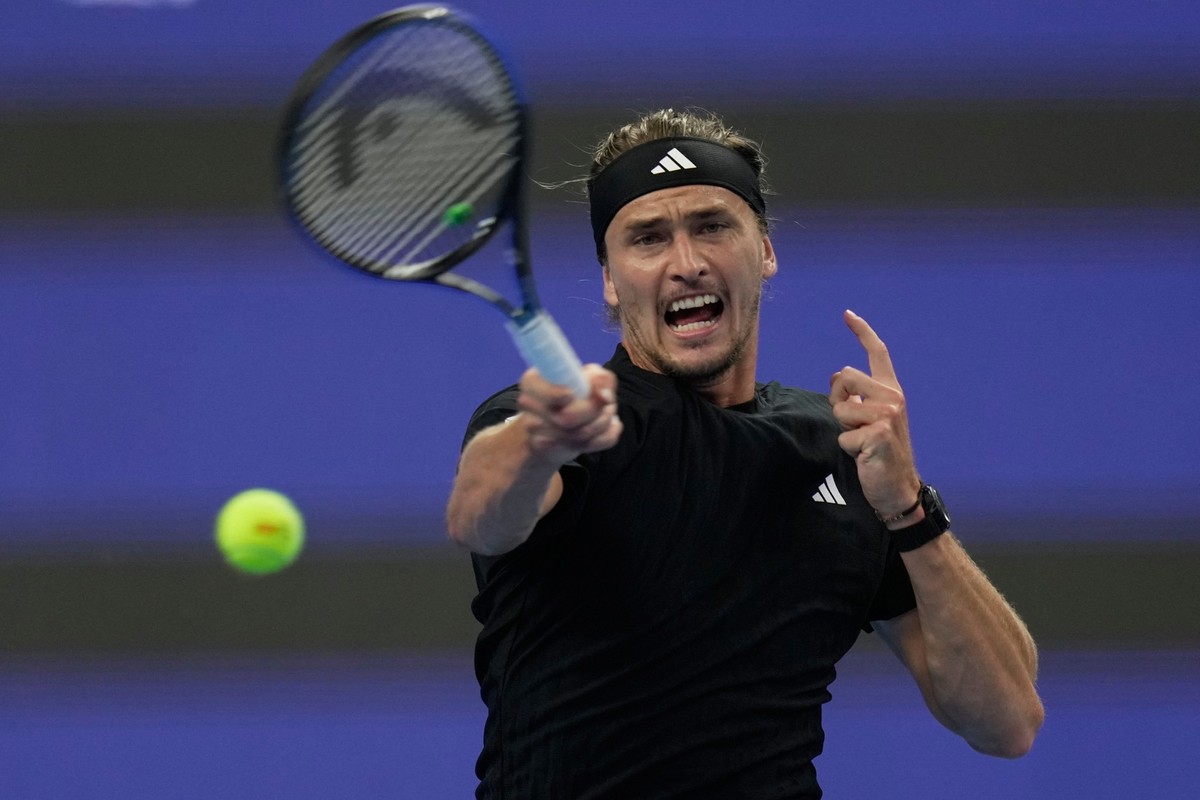 29.09.2025, China, Peking: Tennis, China Open, Einzel, Männer, Viertelfinale, Zverev (Deutschland) - Medwedew (Verband Russland), Alexander Zverev in Aktion. Foto: Mahesh Kumar A./AP/dpa +++ dpa-Bildf ...