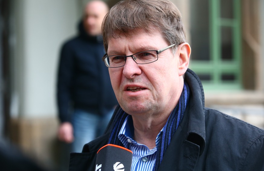 "Drückt sich vor ihrer eigenen Verantwortung" – SPD kritisiert Merkel in Asyl-Affäre