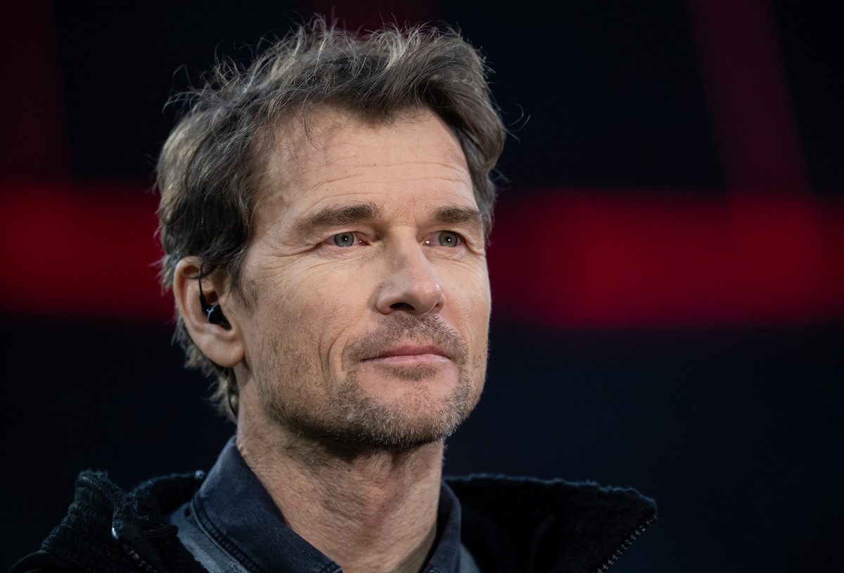 ARCHIV - 09.02.2020, Bayern, M�nchen: Fu�ball: Bundesliga, Bayern M�nchen - RB Leipzig, 21. Spieltag in der Allianz Arena. Jens Lehmann, ehemaliger Fu�baller, steht vor dem Spiel als TV-Experte im Sta ...