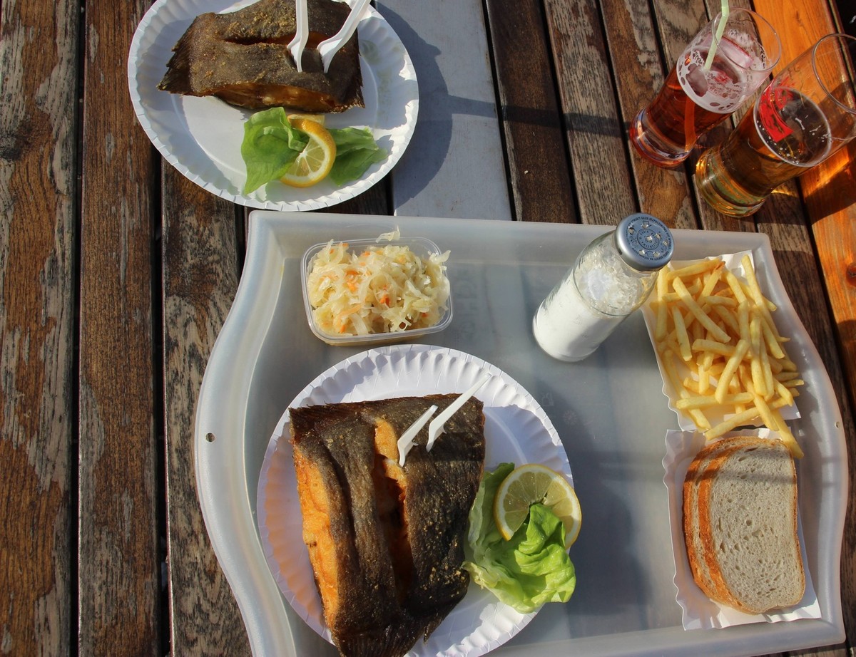 Bratfisch Essen draußen, Winter an der Ostsee Bratfisch Essen draußen, Winter an der Ostsee Copyright: xZoonar.com/GabixSitnik-S.x 4596848
