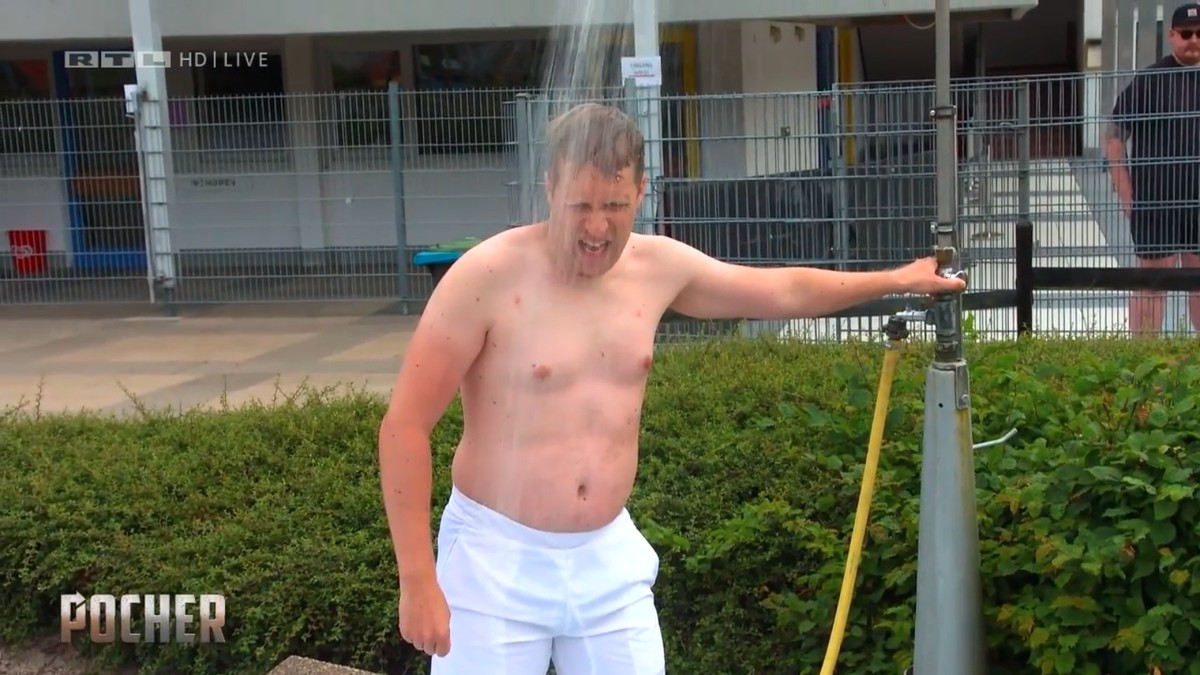 Oliver Pocher lässt sich für ein Freibad mieten.