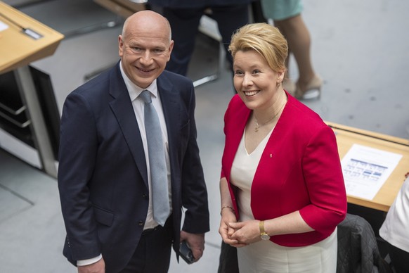 April 27, 2023, Berlin: Kai Wegner (CDU, l), designated governing mayor, and Franziska Giffey (SPD), previous governing mayor and designated Berlin Senator for Economics, Ener...