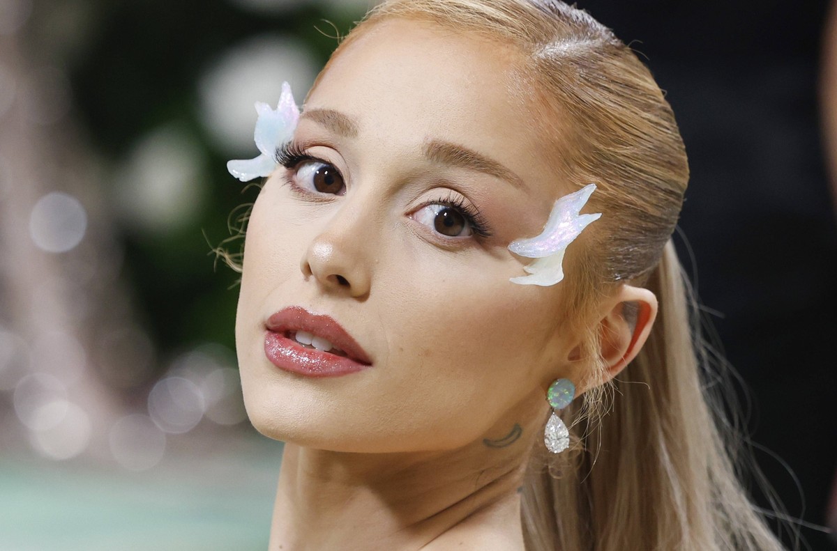 Ariana Grande arrives on the red carpet at the 2024 Met Gala celebrating Sleeping Beauties: Reawakening Fashion at The Metropolitan Museum of Art on Monday, May 6, 2024 in New York City. PUBLICATIONxI ...