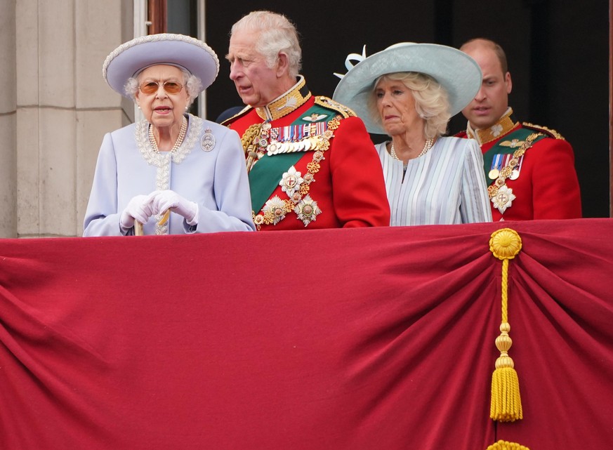 Platinum Jubilee. (Left to right) Queen Elizabeth II , the Prince of Wales and the Duchess of Cornwall and the Duke of Cambridge, on the balcony of Buckingham Palace, to view the Platinum Jubilee flyp ...