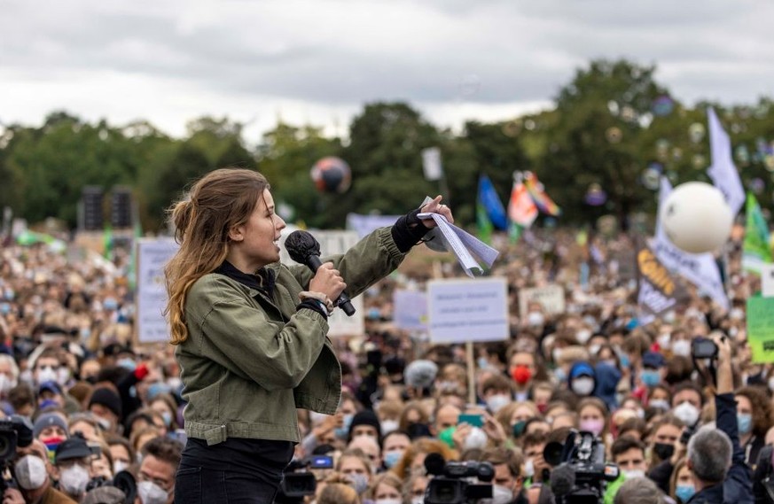 BERLIN, GERMANY - SEPTEMBER 24: German Climate activist Luisa Neubauer speaks at a large-scale climate strike march by Fridays for Future in front of the Reichstag on September 24, 2021 in Berlin, Ger ...