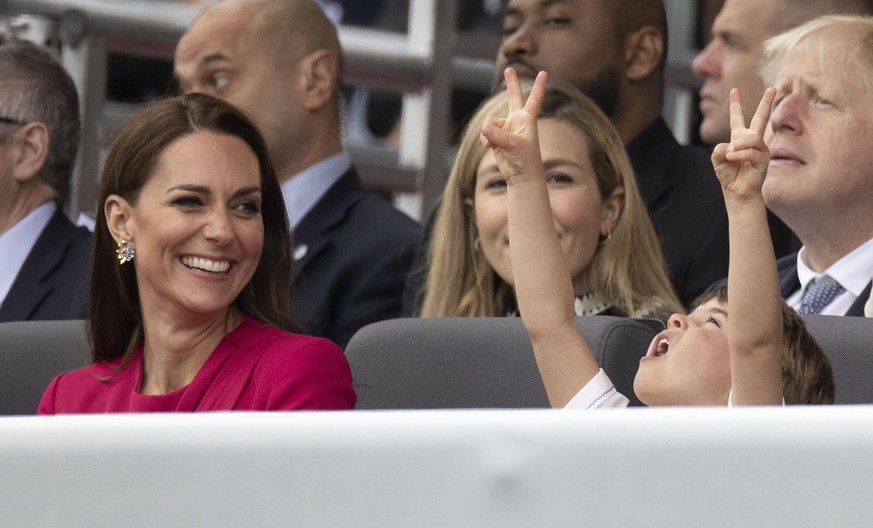Entertainment Bilder des Tages . 05/06/2022. London, United Kingdom. Kate Middleton and Prince Louis at the Platinum Pageant from the Royal Box on the final day of the Platinum Jubilee celebrations in ...