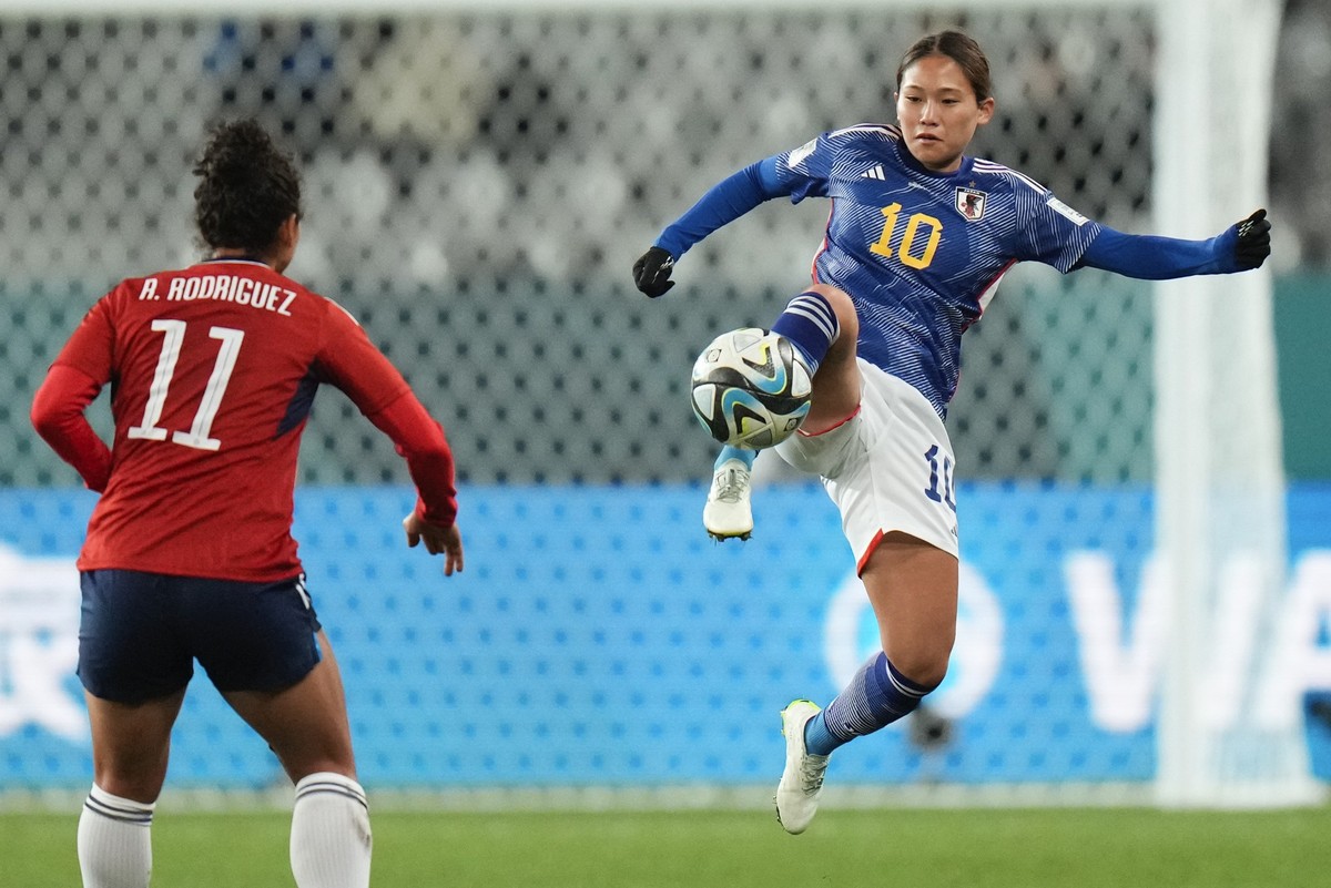 Japan's Fuka Nagano attempts to control the ball as Costa Rica's Raquel Rodriguez watches during the Women's World Cup Group C soccer match between Japan and Costa Rica in Dunedin, New ...