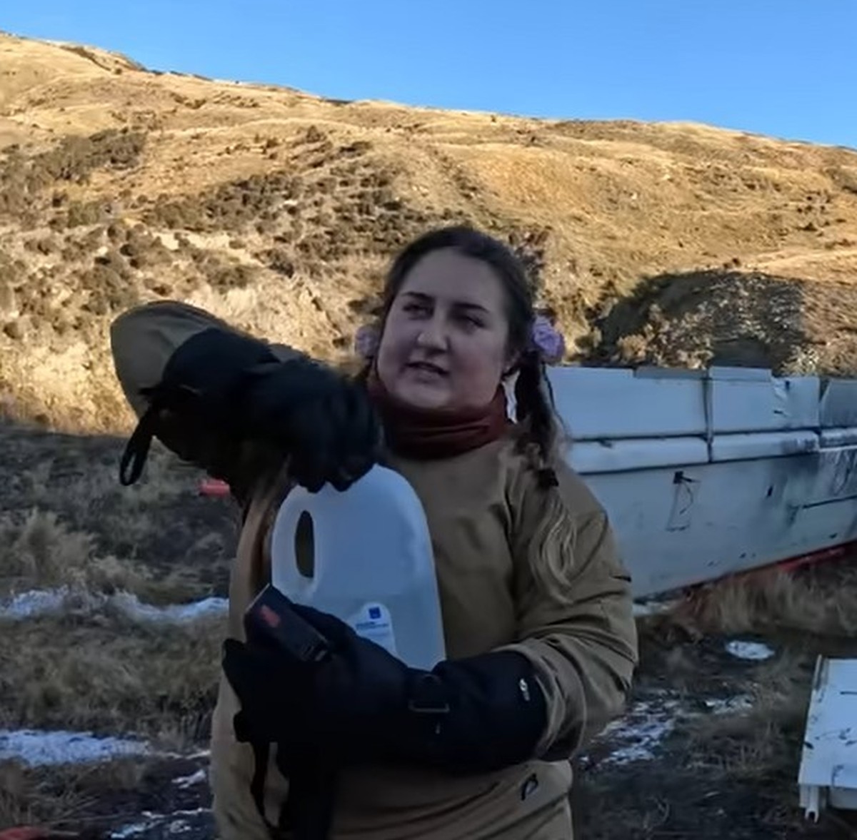 Sandra Safiulov alias &quot;SelfiSandra&quot; in der vierten Staffel der Survival-Reality-Show &quot;7 vs. Wild&quot; 2024.
