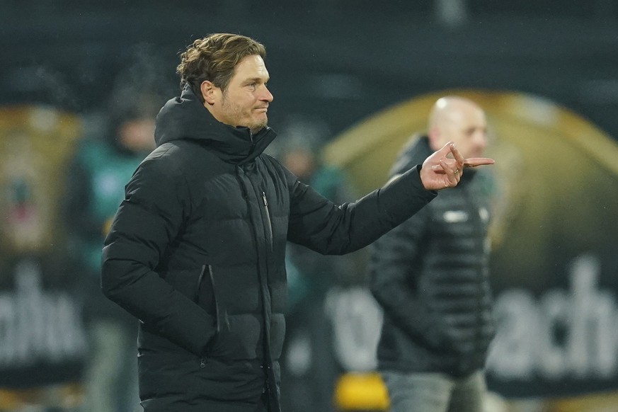 13.01.2024, Hessen, Darmstadt: Fußball: Bundesliga, SV Darmstadt 98 - Borussia Dortmund, 17. Spieltag, Merck-Stadion am Böllenfalltor. Dortmunds Trainer Edin Terzic gestikuliert. Foto: Uwe Anspach/dpa ...