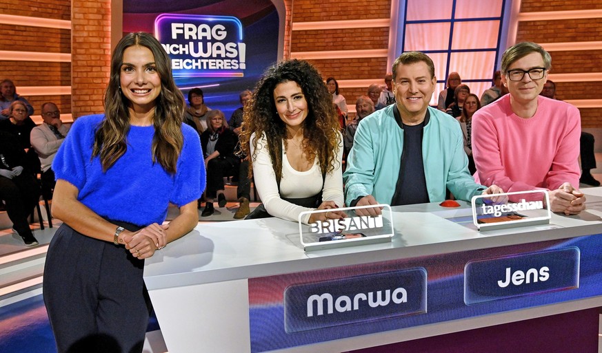 NORDDEUTSCHER RUNDFUNK
Frag mich was Leichteres! - mit Lea Wagner
Moderatorin Lea Wagner mit dem Rateteam Marwa Eldessouky (&quot;Brisant&quot;), Jens Riewa (&quot;tagesschau&quot;) und Ralph Caspers  ...