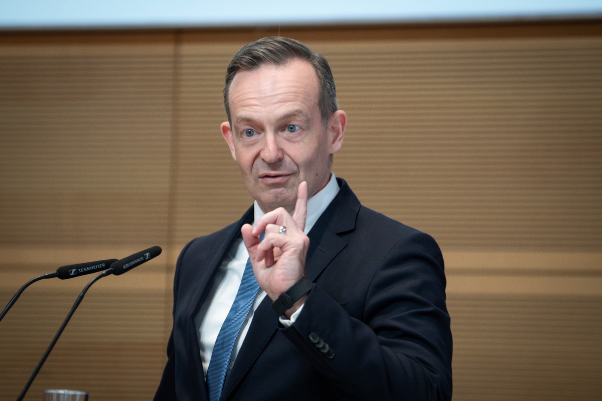 Festveranstaltung Ein Jahr Gigabitstrategie des Bundesministeriums für Digitales und Verkehr Dr. Volker Wissing, Bundesminister fuer Digitales und Verkehr bei seiner Keynote im Rahemn der bei der Fest ...