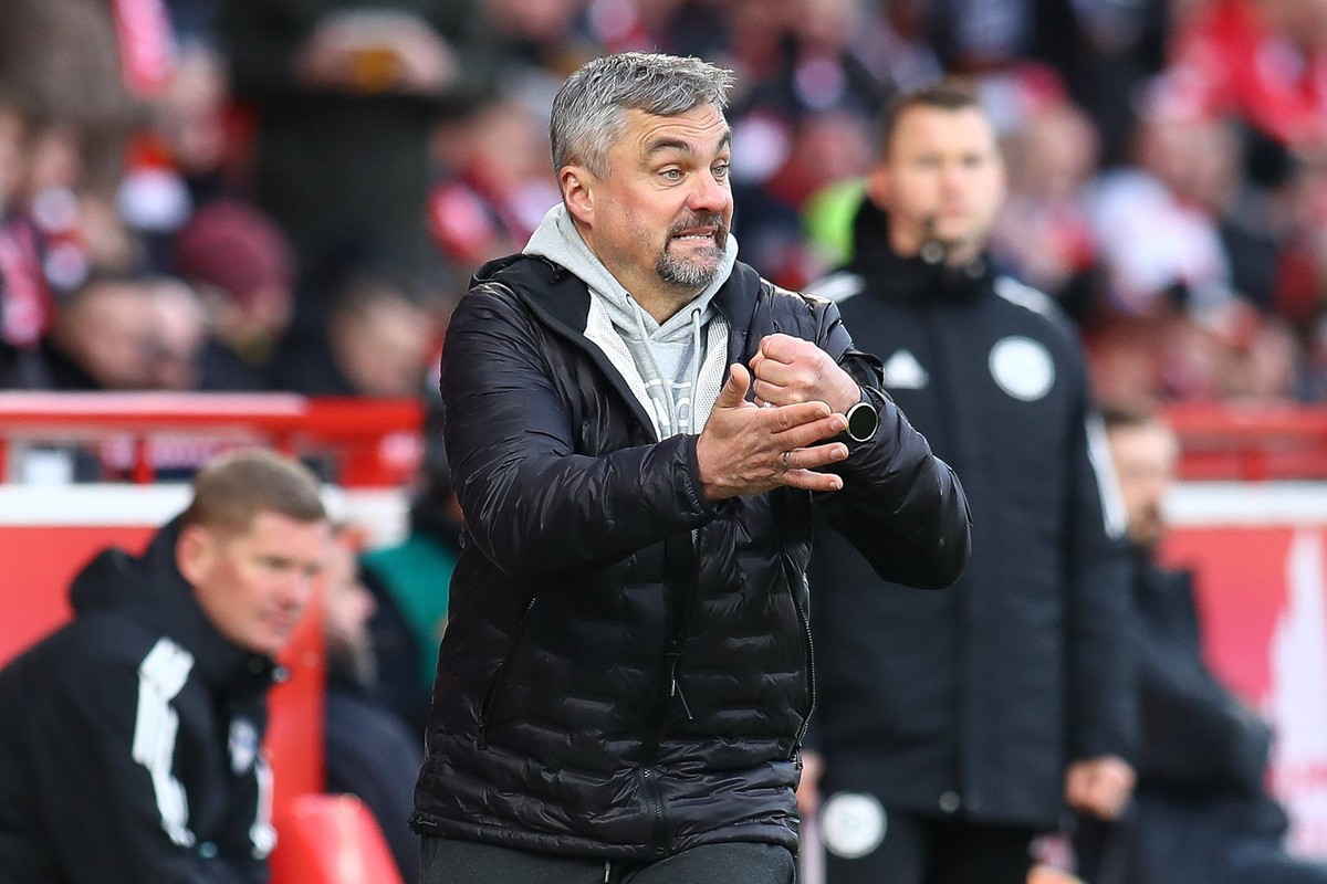 Berlin, Deutschland 19. Februar 2023: 1. BL - 2022/2023 - 1. FC Union Berlin vs. FC Schalke 04 Im Bild: Thomas Reis Schalke, Trainer // DFL regulations prohibit any use of photographs as image sequenc ...
