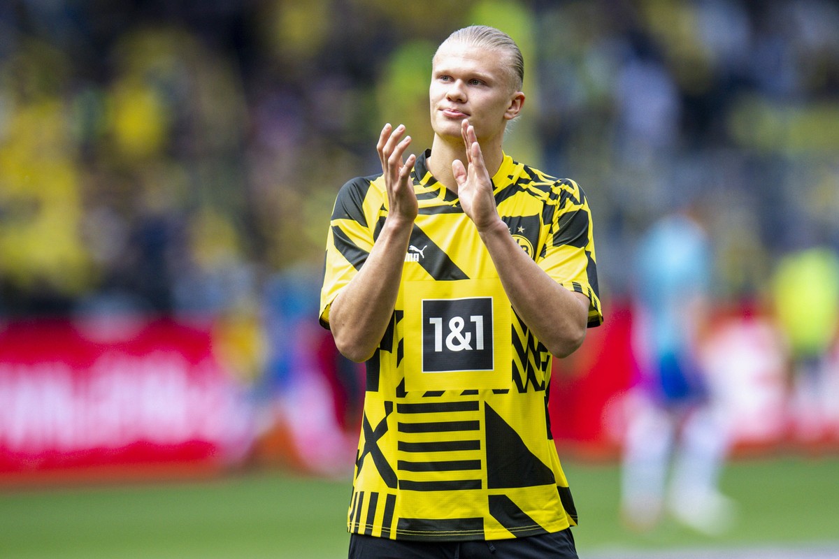 Fu�ball: 1. Bundesliga, 34. Spieltag, Borussia Dortmund - Hertha BSC Berlin am 14.05.2022 im Signal Iduna Park in Dortmund Nordrhein-Westfalen. Dortmund s Erling Haaland wird verabschiedet, DFL REGULA ...