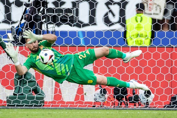 UEFA EURO, EM, Europameisterschaft,Fussball 2024: Spanien - Kroatien 15.06.2024 Unai Simon Spanien, 23, beim Elfmeter. UEFA EURO 2024: Spanien - Kroatien Olympiastadion, Berlin 15.06.2024 *** UEFA EUR ...