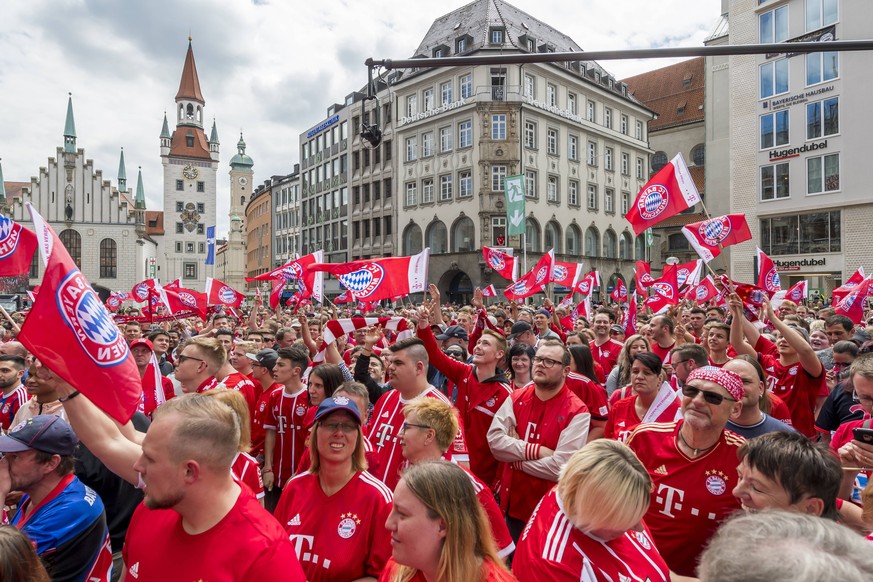 GER, 1.FBL, FC Bayern Muenchen Mesterfeier auf dem Marienplatz / 26.05.2019, Marienplatz , Muenchen, GER, 1.FBL, FC Bayern Muenchen Mesterfeier auf dem Marienplatz, DFL regulations prohibit any use of ...