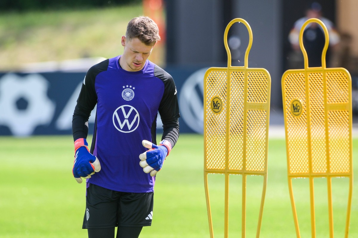 Fußball, Nationalmannschaft, 20240606, Abschlusstraining Deutschland - Griechenland. Im Bild Alexander NÜBEL VfB Stuttgart hängender Kopf enttäuscht Portrait Oberkörper halbe Figur angeschnittenes Ein ...