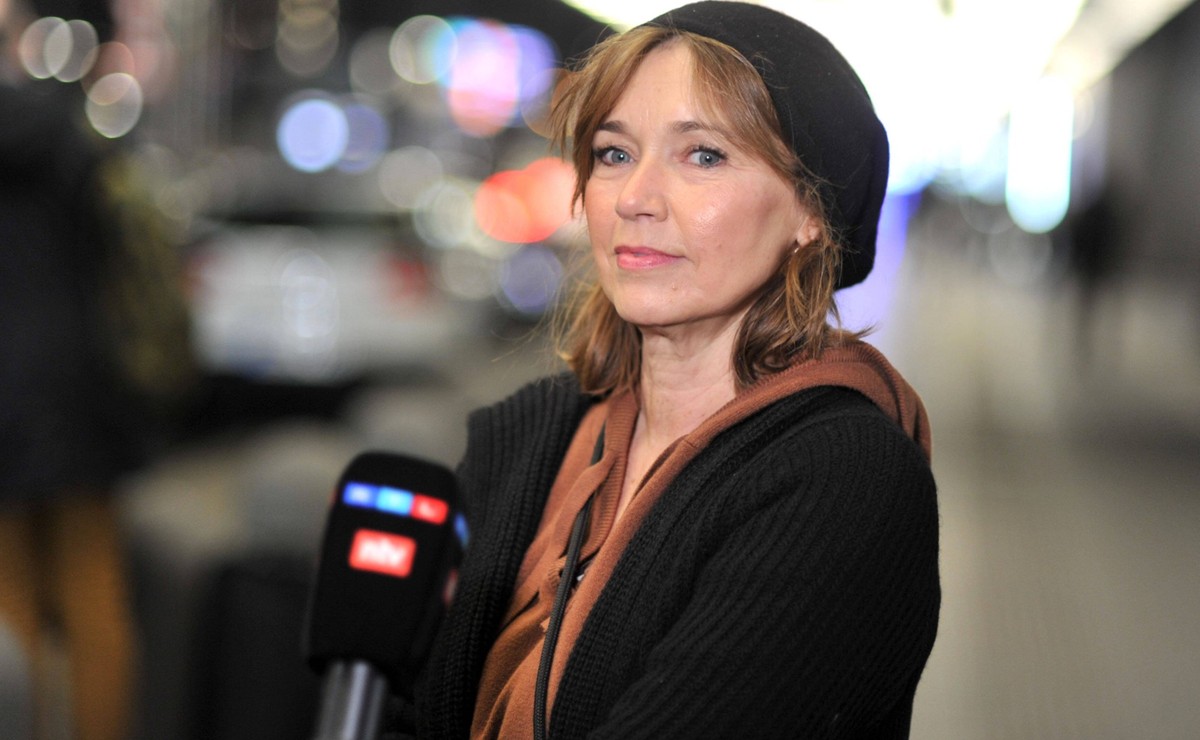 RTL - Dschungelcamp 2022. Tina Ruland anläßlich der Abreise der Kandidaten der RTL - Sendung Ich bin ein Star - holt mich hier raus zum Dschungel-Camp 2022 in Südafrika am 10.01.2022 auf dem Flughafen ...