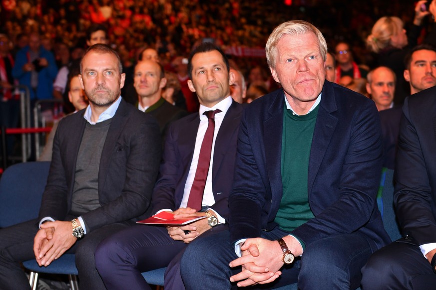 v.re:Oliver KAHN, Hasan SALIHAMIDZIC Sportdirektor Bayern Muenchen, Hans Dieter Flick Hansi ,Trainer Bayern Muenchen. Jahres Hauptversammlung 2019 des FC Bayern Muenchen e.V. am 15.11.2019. Olympiahal ...