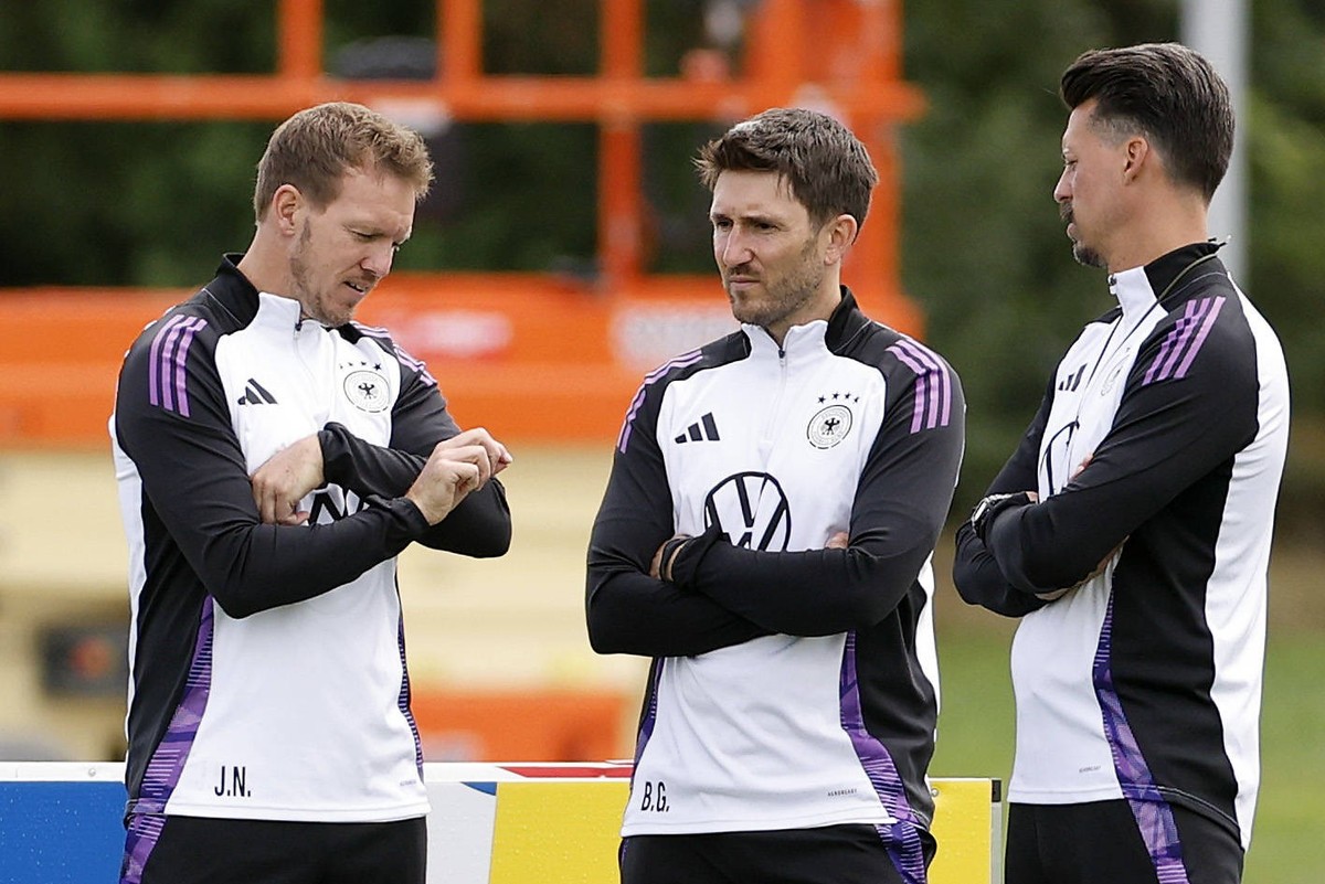 Germany s head coach Julian Nagelsmann L and his assistants Sandro Wagner R and Benjamin Gl�ck attend a training session of the team held in Herzogenaurach, Germany, on 02 July 2024. Germany will face ...