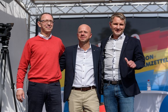 Ziemlich beste Freunde. Von links nach rechts: Jörg Urban (Spitzenkandidat Sachsen), Andreas Kalbitz (Spitzenkandidat Brandenburg), Bernd Björn Höcke (AfD-Galionsfigur).