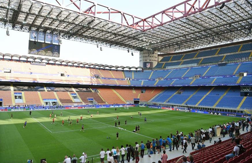 FUSSBALL CHAMPIONS LEAGUE FINALE SAISON 2015/2016 27.05.2016 Real Madrid - Atletico Madrid Innenansicht des Giuseppe Meazza Stadion in Mailand beim Training von Atletico Madrid PUBLICATIONxNOTxINxAUTx ...