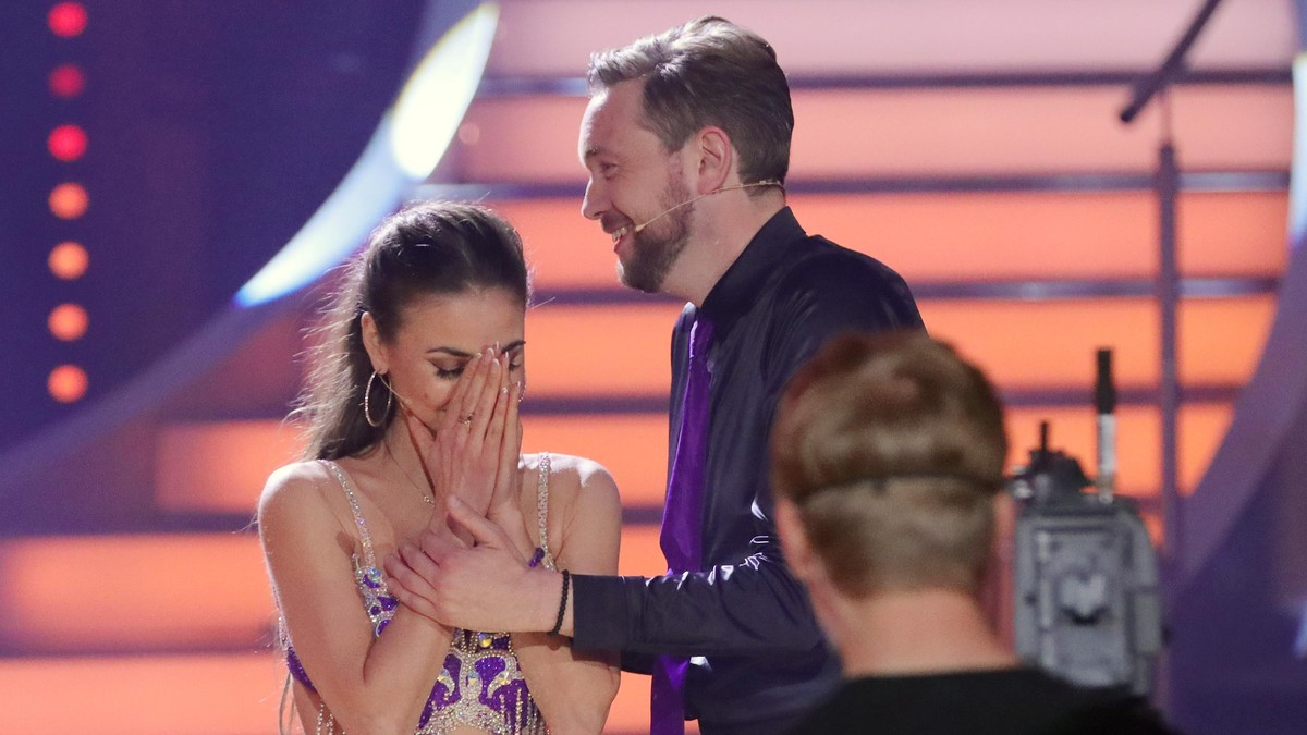 COLOGNE, GERMANY - APRIL 22: Bastian Bielendorfer and Ekaterina Leonova react during the 8th show of the 15th season of the television competition show &quot;Let&#039;s Dance&quot; at MMC Studios on A ...