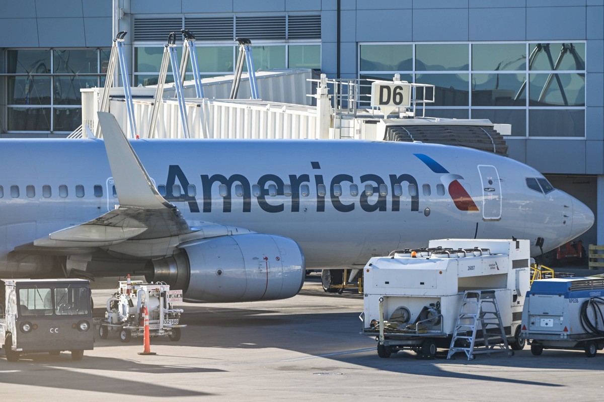 Harry Reid International Airport In Las Vegas LAS VEGAS, USA - JANUARY 10: An American Airlines Airbus A321-231 aircraft at Las Vegas Harry Reid International Airport, a busy air travel hub in Paradis ...
