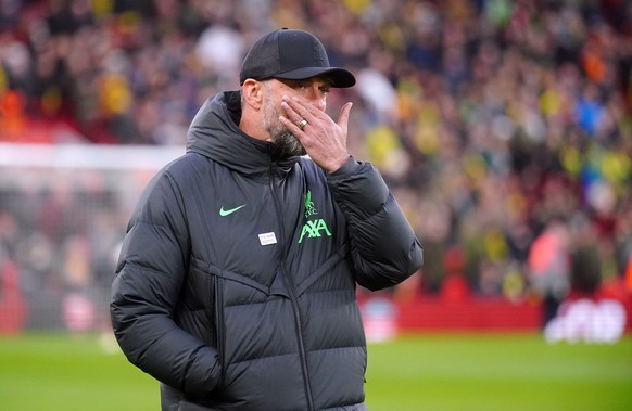 28.01.2024, Gro�britannien, Liverpool: Fu�ball: FA-Cup England, FC Liverpool - Norwich City, 4. Runde: J�rgen Klopp, Trainer des FC Liverpool, langt sich ins Gesicht. Foto: Peter Byrne/PA Wire/dpa +++ ...