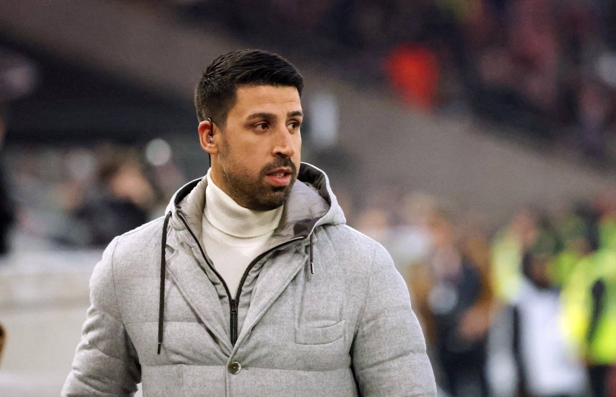 09.11.25 VfB Stuttgart - FC Augsburg Deutschland, Stuttgart, 09.11.2025, Fussball, Bundesliga, Saison 2025/2026, VfB Stuttgart - FC Augsburg: Sami Khedira. *** 09 11 25 VfB Stuttgart FC Augsburg Germa ...