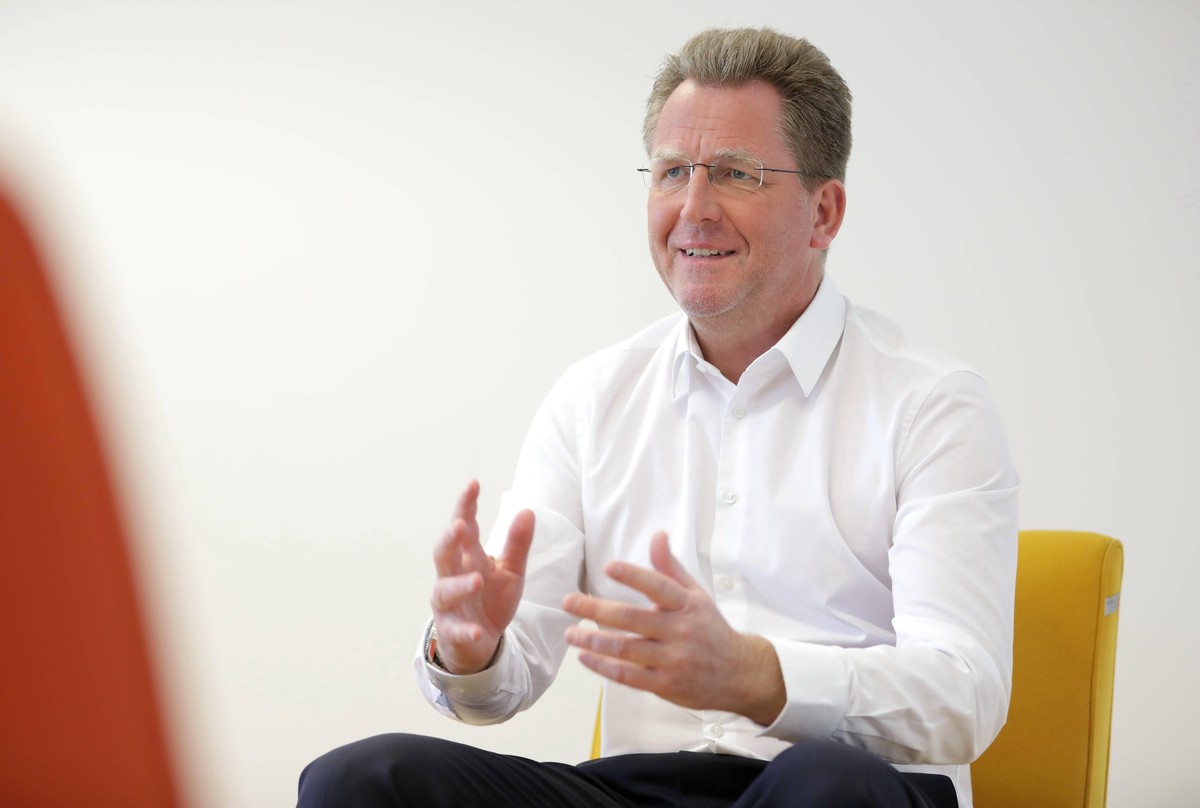 Dr. Stefan Holz , Gesch�ftsf�hrer der BBL GmbH / easyCredit Basketball Bundesliga Foto: J�rn Wolter / wolterfoto.de *** Dr Stefan Holz Managing Director of BBL GmbH easyCredit Basketball Bundesliga Ph ...