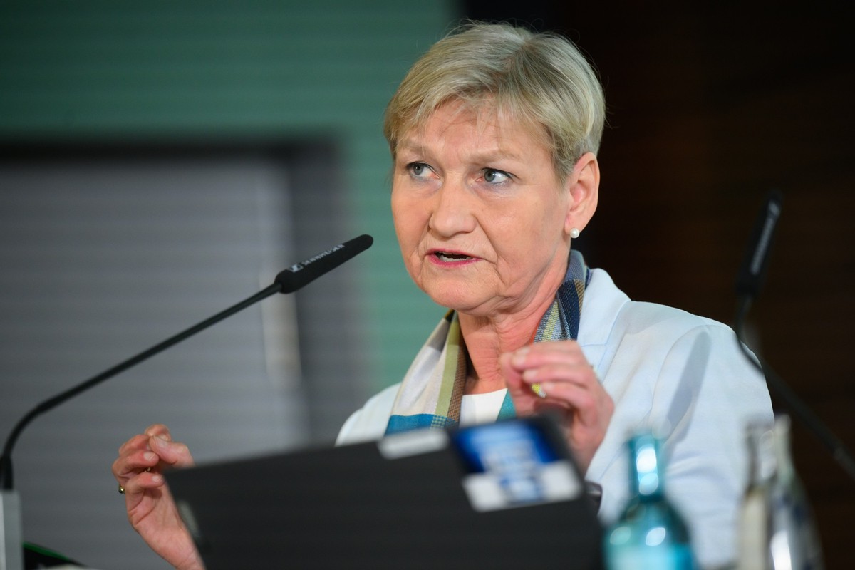 25.01.2024, Niedersachsen, Hannover: Kirsten Fehrs, amtierende Vorsitzende des Rates der EKD, spricht bei einer Pressekonferenz zur Vorstellung einer Studie zum Missbrauch in der evangelischen Kirche. ...
