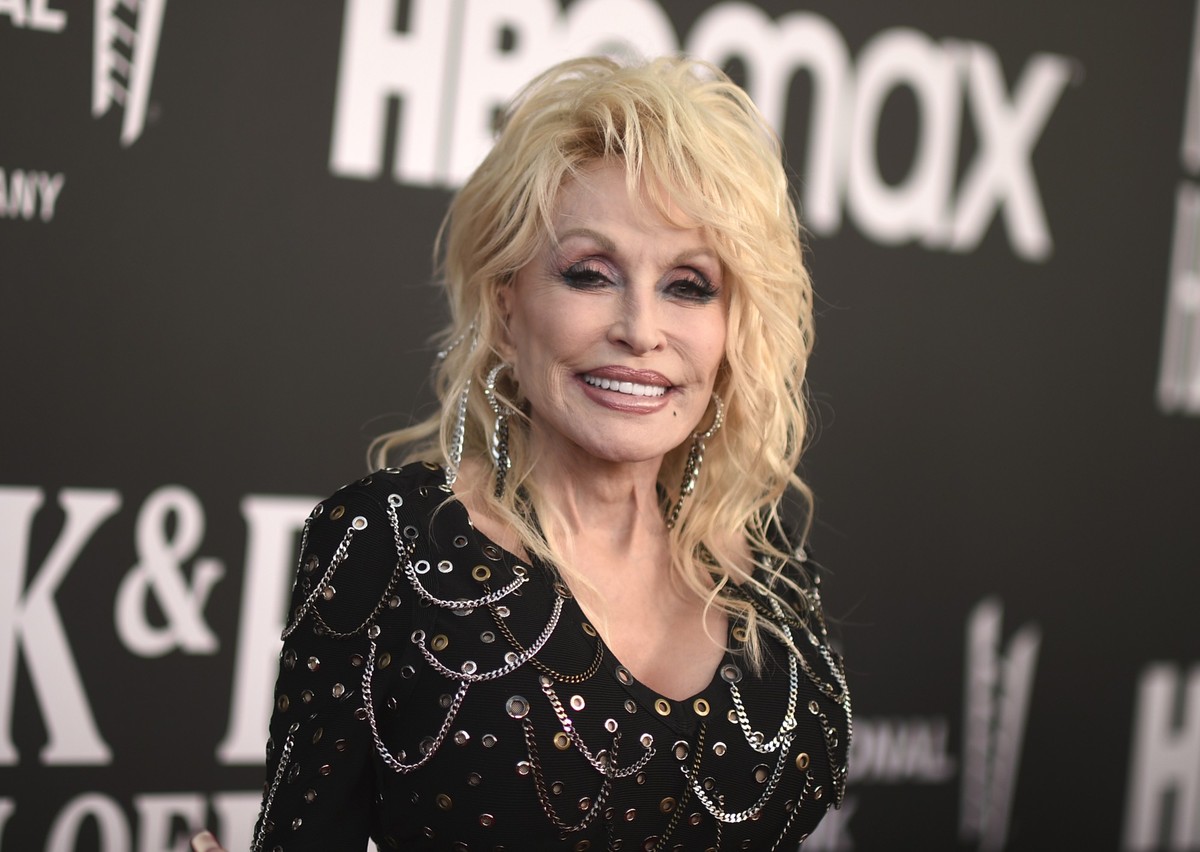 ARCHIV - 05.11.2022, USA, Los Angeles: Dolly Parton kommt zur Einf