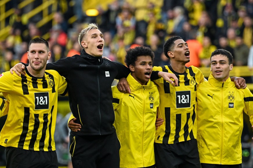 GER, 1.FBL, Bundesliga, Borussia Dortmund vs. VfB Stuttgart / 22.10.2022, Signal Iduna Park , Dortmund, GER, 1.FBL, Bundesliga, Borussia Dortmund vs. VfB Stuttgart im Bild / picture shows Niklas Süle  ...