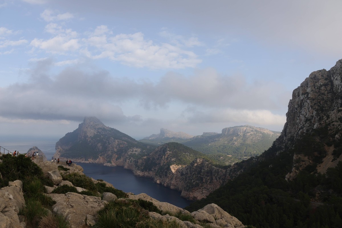 Soller Themenfoto: Urlaub, Europa, Spanien, Balearen, Mallorca, 17.11.2024 Das Kuestengebirge am Cap Formentor auf der Baleareninsel Mallorca Themenfoto: Urlaub, Europa, Spanien, Balearen, Mallorca, 1 ...